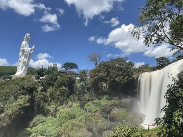 Elephant Waterfall photo 4