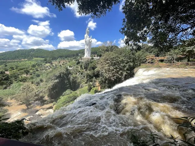 Elephant Waterfall photo 5