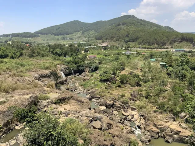 Lien Khuong Waterfall photo 2