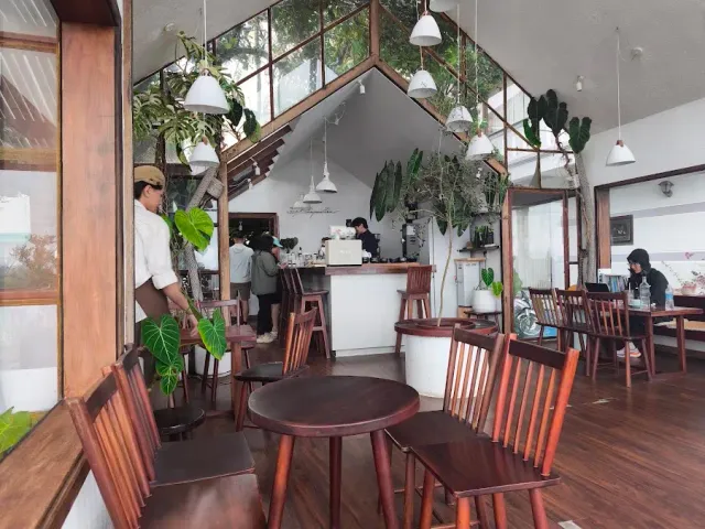 Tiệm cà phê phía tây mặt trời - Specialty Coffee Roastery photo 3